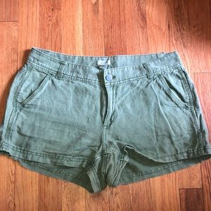J.CREW army colored linen shorts. Women’s size 4